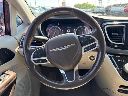 Used 2020 Chrysler Pacifica Touring-L Plus w/ Tire & Wheel Group FWD image 16