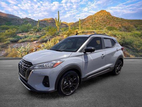 Used 2023 Nissan Kicks SR w/ Interior Electronics Package FWD image 9
