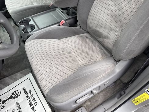 Used 2010 Toyota Sienna LE FWD image 17