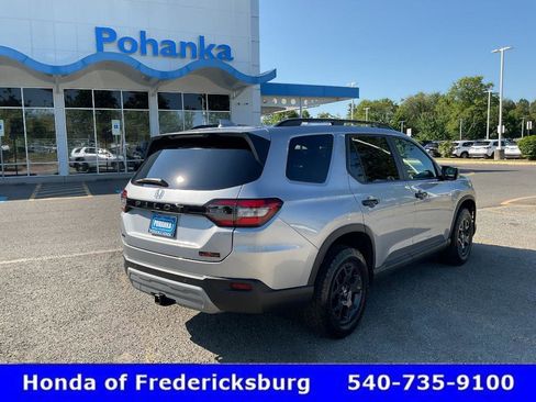 Certified 2025 Honda Pilot TrailSport image 6