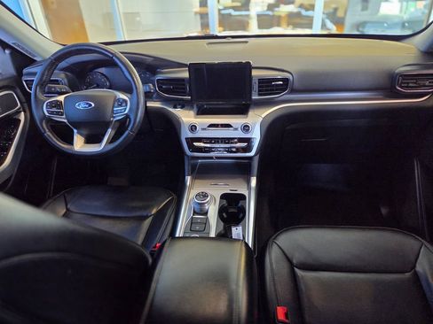 Used 2021 Ford Explorer XLT w/ Equipment Group 202A AWD/4WD image 38