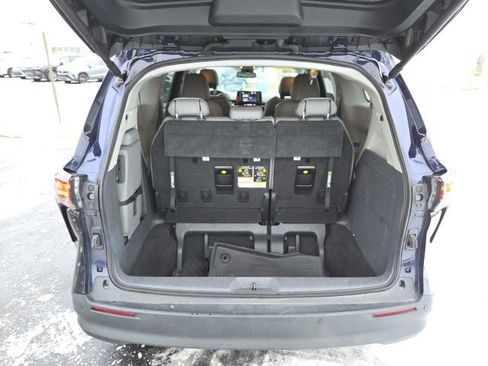Used 2022 Toyota Sienna XLE image 26