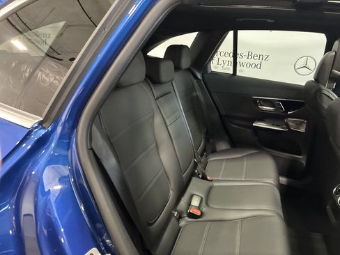 Used 2025 Mercedes-Benz GLC 300 4MATIC image 23