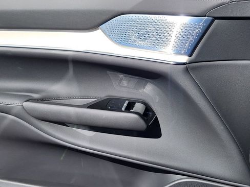 Used 2025 Volvo EX90 Ultra image 13