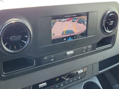 Used 2024 Mercedes-Benz Sprinter 2500 image 29
