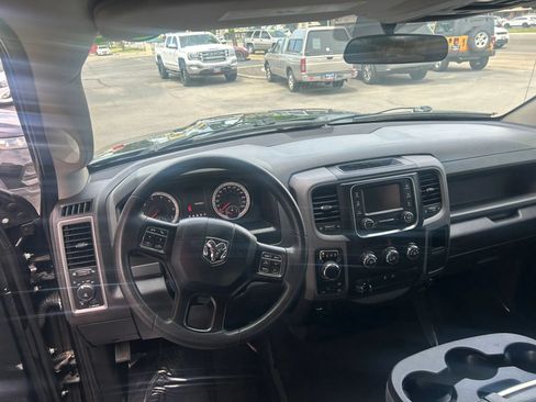 Used 2018 RAM 1500 Express AWD/4WD image 4