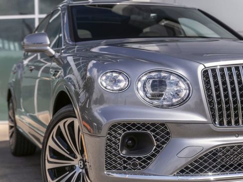 Used 2023 Bentley Bentayga Extended Wheelbase AWD/4WD image 2