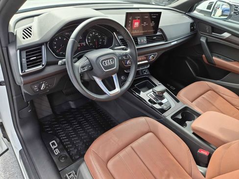 Certified 2023 Audi Q5 2.0T Premium w/ Convenience Package image 2