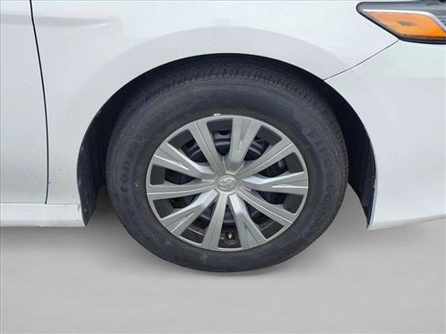 Used 2022 Toyota Camry LE image 9