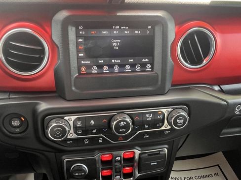Used 2021 Jeep Wrangler Unlimited Rubicon w/ Cold Weather Group AWD/4WD image 22