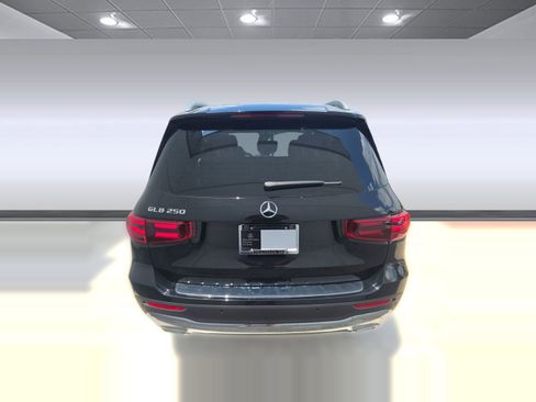 New 2025 Mercedes-Benz GLB 250 image 9