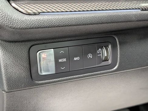 Used 2025 Chevrolet Traverse High Country w/ LPO, Floor Liner Package AWD/4WD image 18