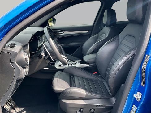 Used 2023 Alfa Romeo Stelvio Veloce AWD/4WD image 14