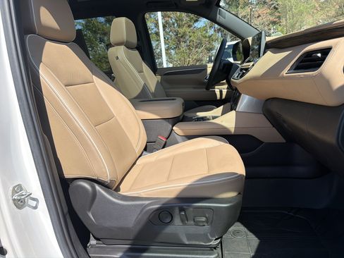 Used 2021 Chevrolet Tahoe Premier AWD/4WD image 35