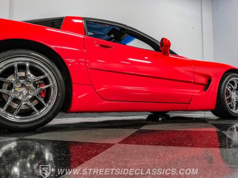 Used 1998 Chevrolet Corvette Coupe w/ Roof Pkg RWD image 28
