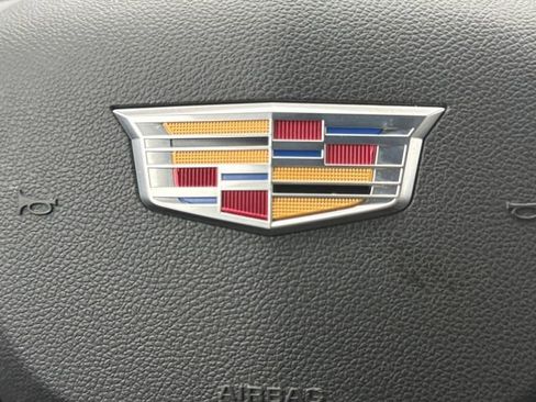 Used 2025 Cadillac XT4 Premium Luxury FWD image 5