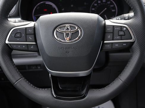 Used 2023 Toyota Sienna Limited AWD/4WD image 19