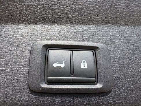 Used 2024 Mitsubishi Outlander AWD image 28