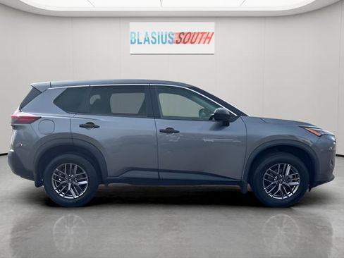 Used 2023 Nissan Rogue S AWD/4WD image 2