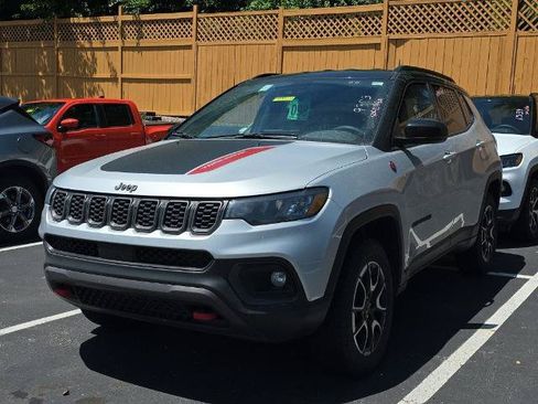 Used 2025 Jeep Compass Trailhawk AWD/4WD image 1