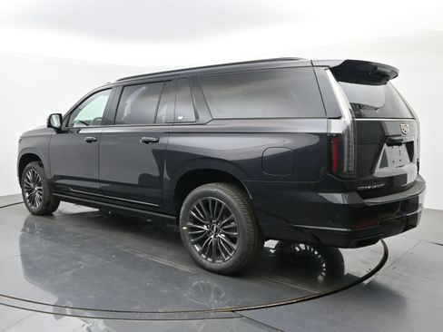 New 2026 Cadillac Escalade ESV Platinum Sport w/ LPO, Floor Liner Package AWD/4WD image 3