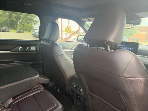 Used 2025 Ford Explorer Platinum AWD/4WD image 13