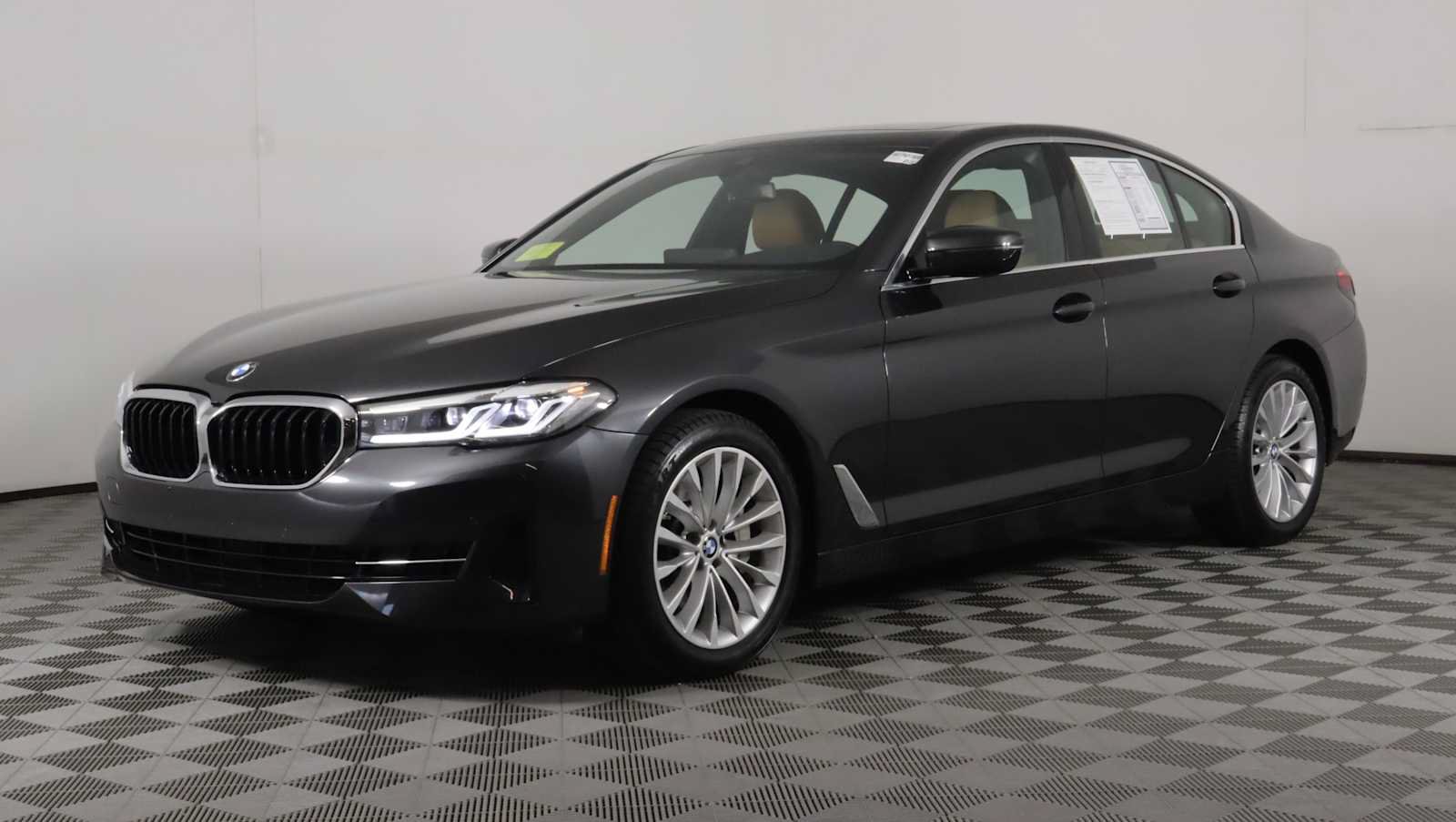 Used 2023 BMW 530i xDrive w/ Premium Package AWD/4WD image 3