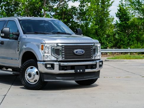 Used 2020 Ford F350 XLT w/ XLT Value Package AWD/4WD image 3