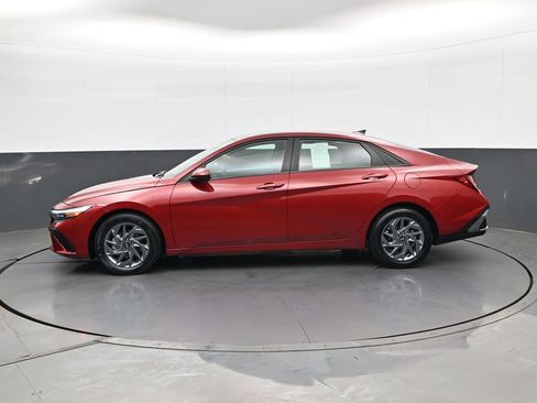 Certified 2024 Hyundai Elantra SEL FWD image 8