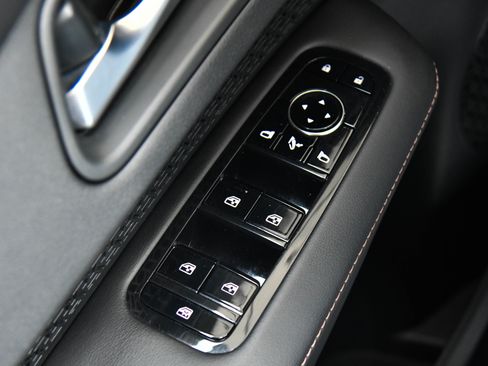 Used 2024 Nissan Ariya FWD image 41