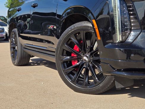 Certified 2025 Cadillac Escalade V w/ LPO, ONYX Package AWD/4WD image 8