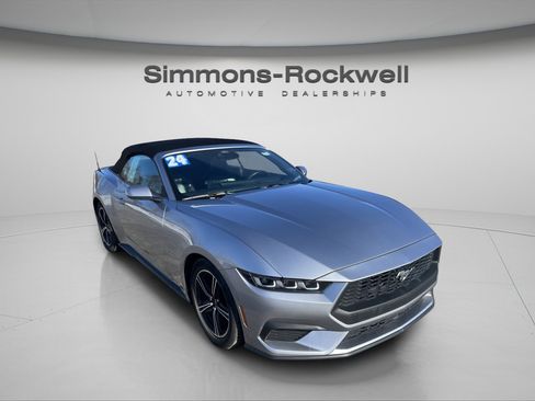 Used 2024 Ford Mustang Premium image 3