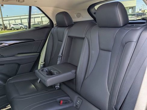 Used 2023 Buick Envision Essence image 31