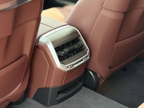 Used 2025 BMW 760i xDrive w/ Executive Package image 20