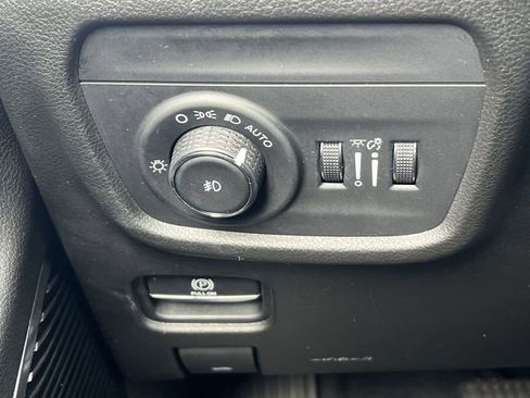 Used 2021 Jeep Grand Cherokee L Overland w/ Luxury Tech Group IV AWD/4WD image 23