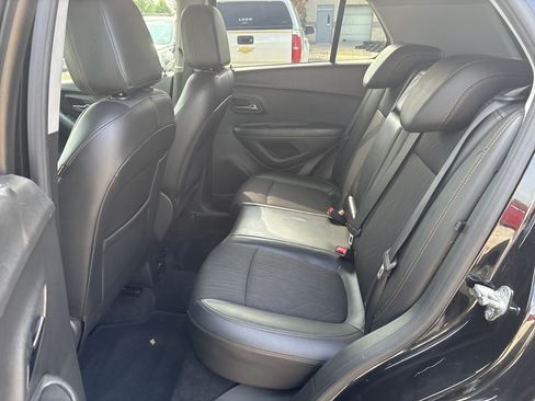 Used 2019 Chevrolet Trax LT w/ LT Convenience Package FWD image 13