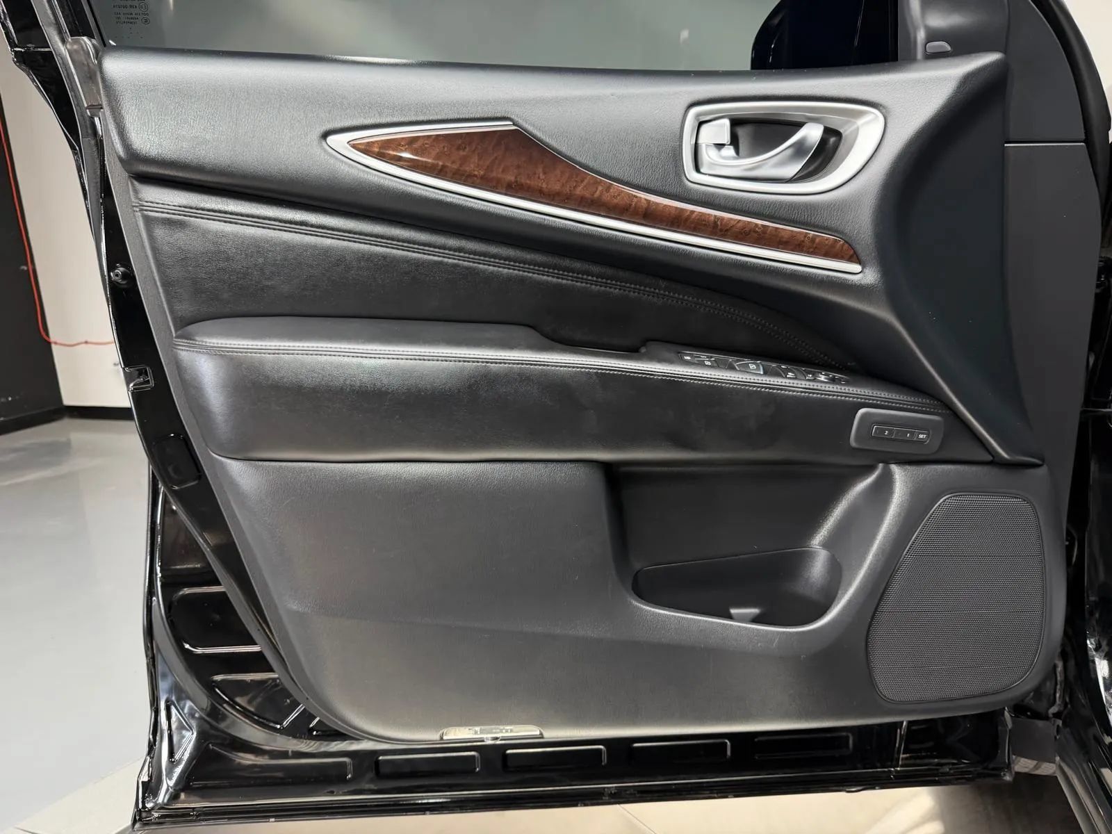 Used 2013 INFINITI JX35 FWD w/ Premium Pkg image 28