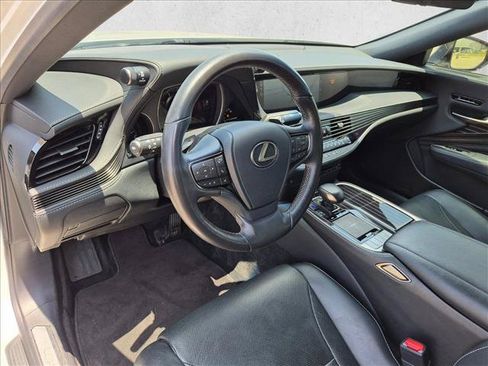 Used 2020 Lexus LS 500 w/ Accessory Package (Z2) RWD image 10