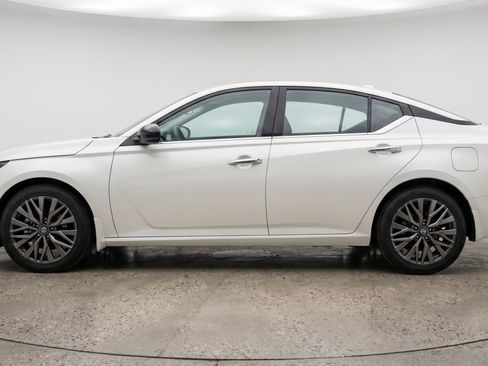 Used 2025 Nissan Altima 2.5 SV FWD image 5
