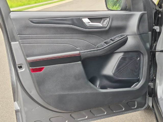 Used 2025 Ford Escape ST-Line FWD image 30