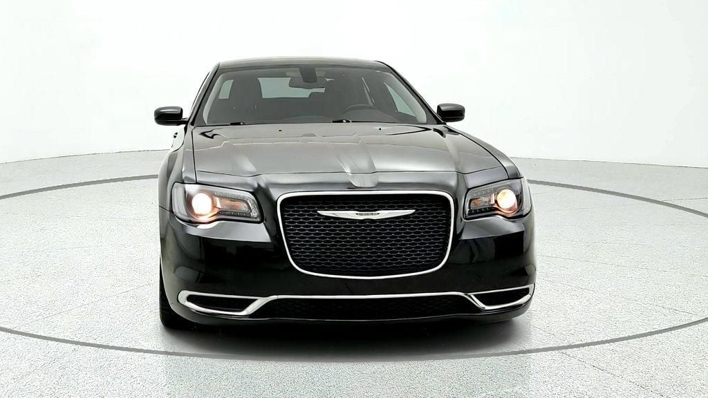 Used 2020 Chrysler 300 Touring w/ Sport Appearance Package RWD image 2