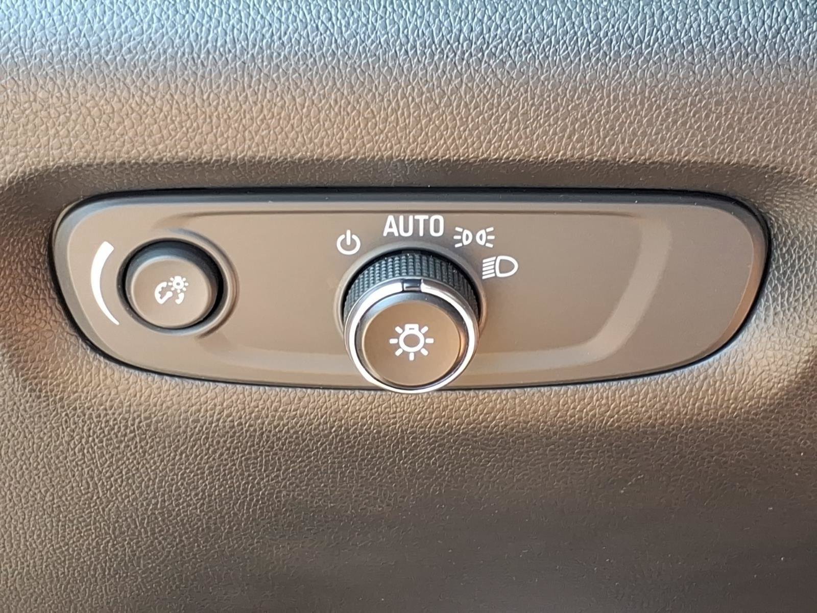Used 2023 Chevrolet Traverse LT AWD/4WD image 16