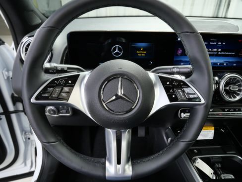 Used 2026 Mercedes-Benz GLB 250 4MATIC image 12