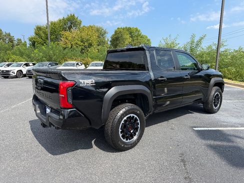 Used 2024 Toyota Tacoma TRD Off-Road AWD/4WD image 7
