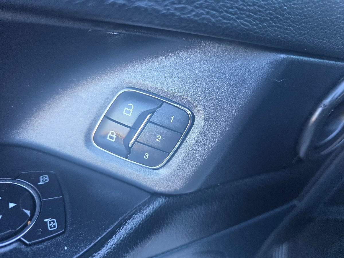 Used 2020 Ford Expedition XLT w/ Equipment Group 202A RWD image 21