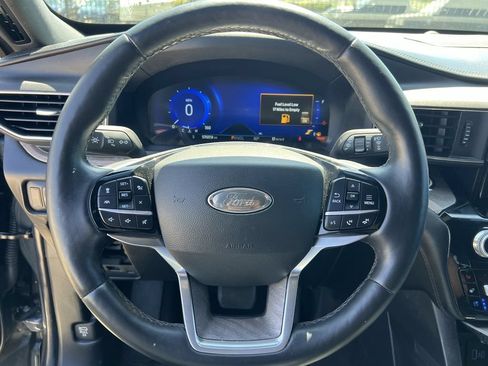 Used 2022 Ford Explorer Platinum w/ Equipment Group 601A RWD image 8