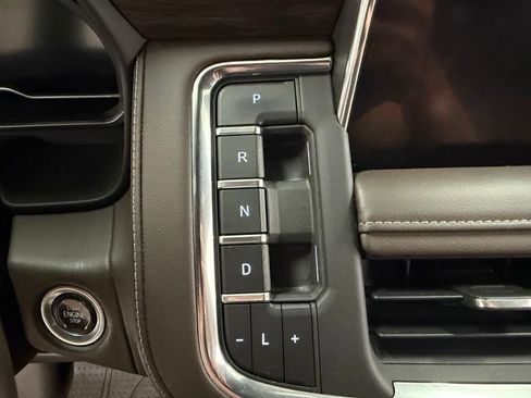 Certified 2023 Chevrolet Suburban Z71 w/ Luxury Package AWD/4WD image 15