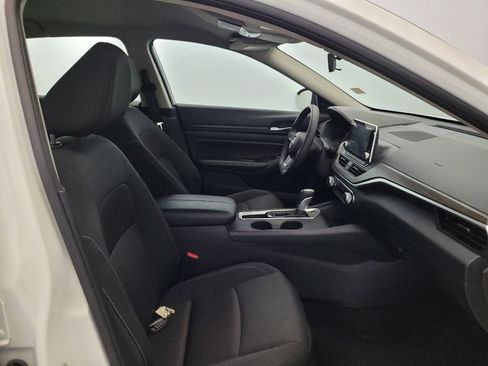 Used 2025 Nissan Altima 2.5 SV FWD image 21