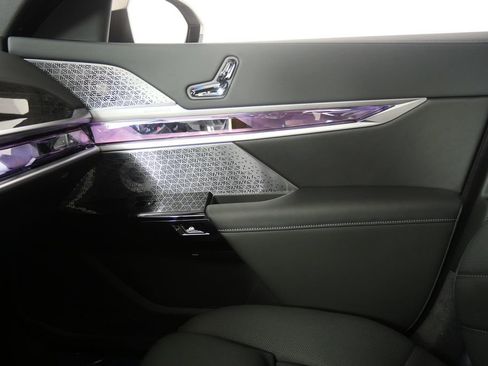 New 2026 BMW 750e xDrive w/ Executive Package image 25