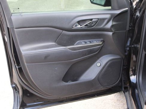 Used 2017 GMC Acadia SLT image 21